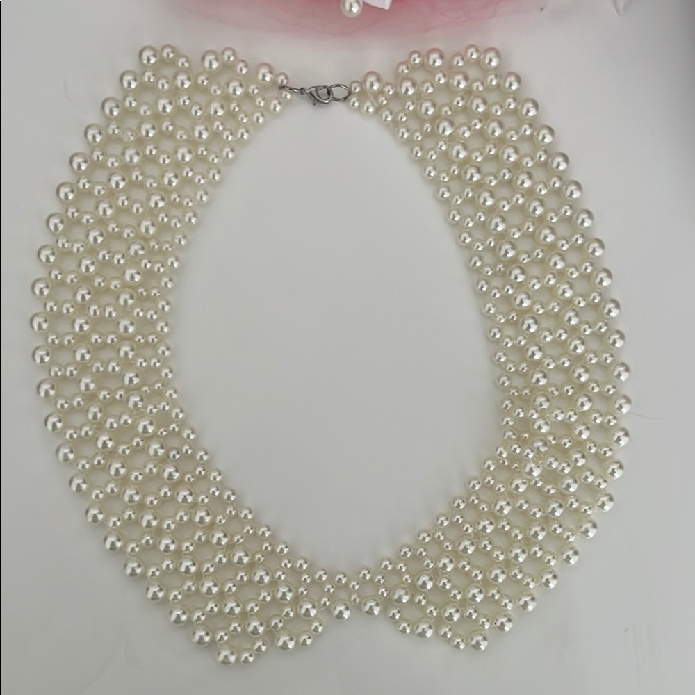 Elegant Pearl Collar Necklace